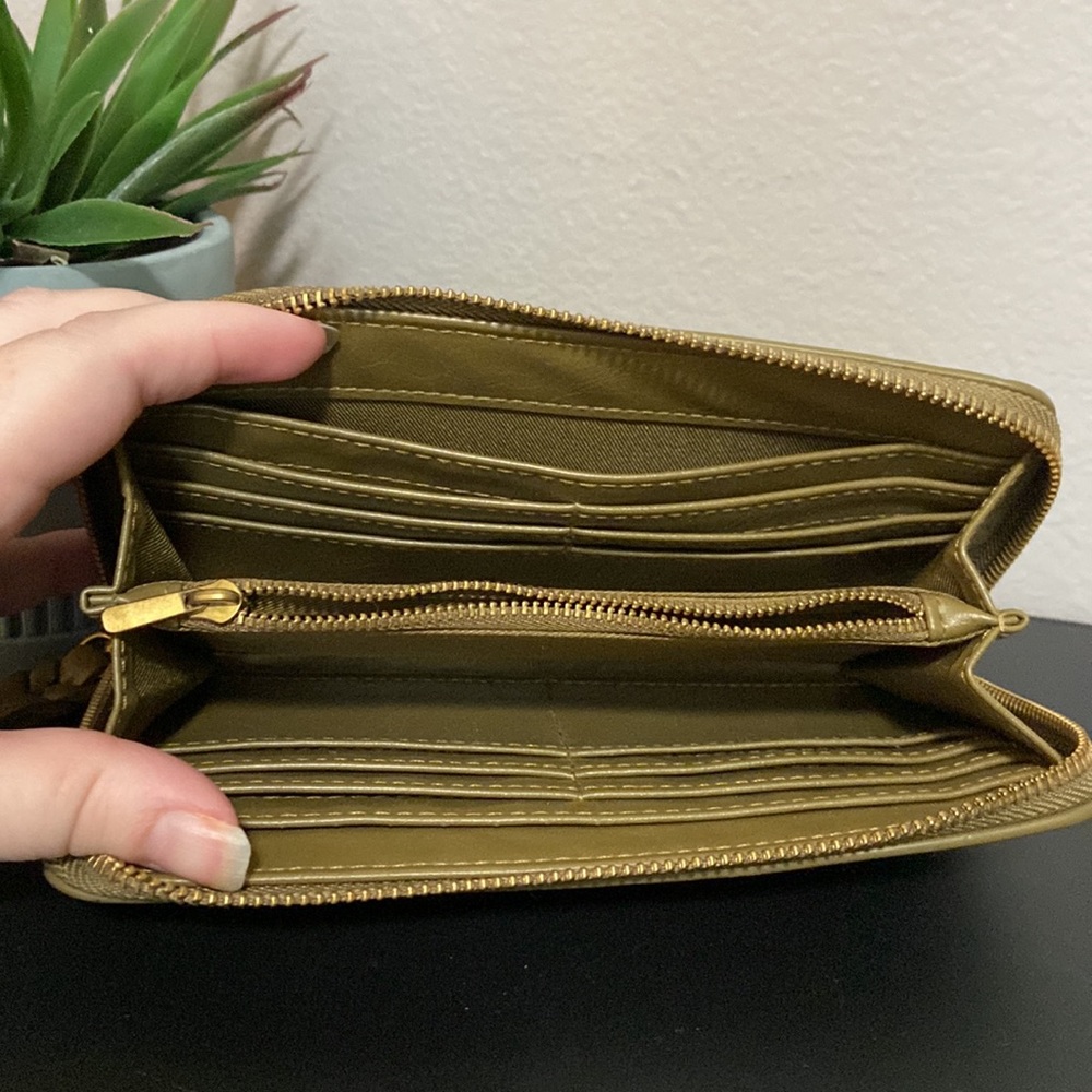 NWOT Universal Treads Olive Green Wallet - Picture 7 of 14